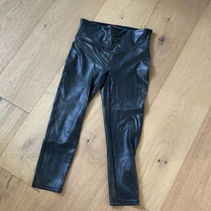 Spanx Faux Leather legging Capri